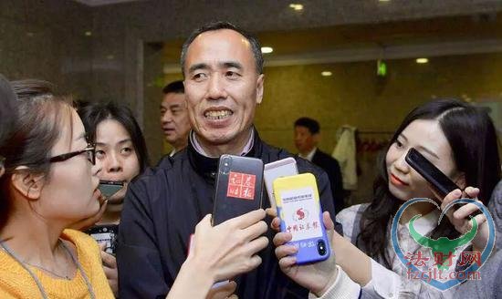 三会副主席亮相！热议注册制推出 退市投资者赔付